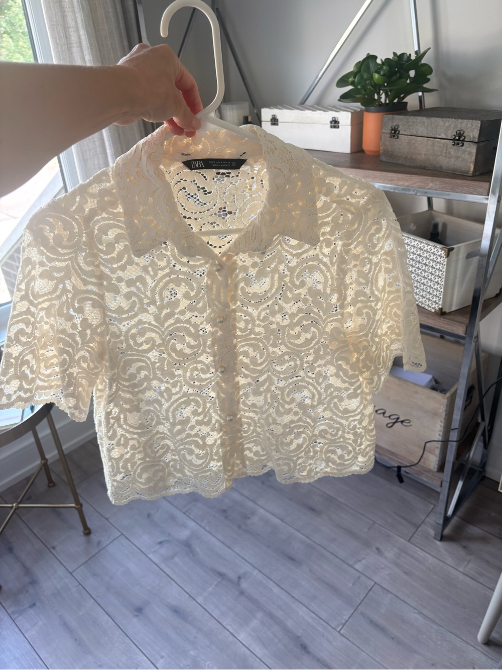 Zara Cream Lace cropped Button-Up Blouse